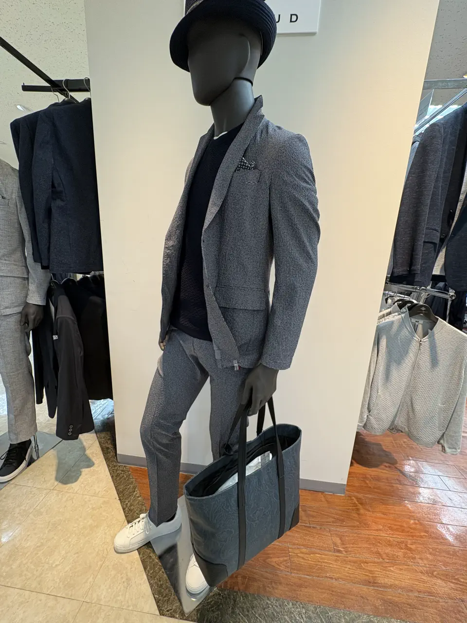 JOSEPH ABBOUD 坪井 コーディネート画像