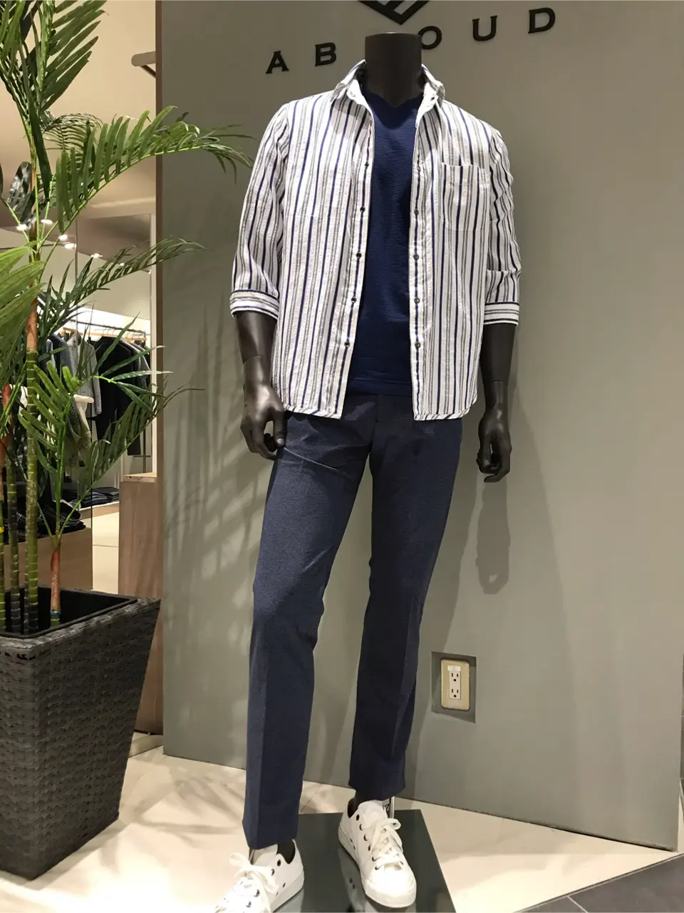 JOSEPH ABBOUD 伊津野 コーディネート画像