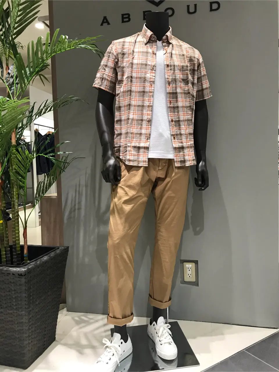 JOSEPH ABBOUD 伊津野 コーディネート画像