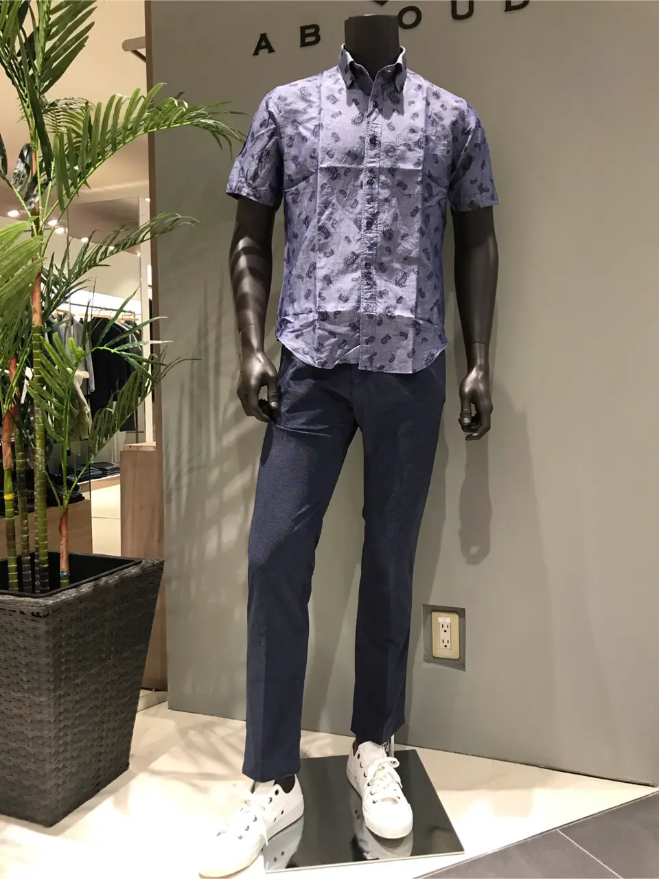 JOSEPH ABBOUD 伊津野 コーディネート画像