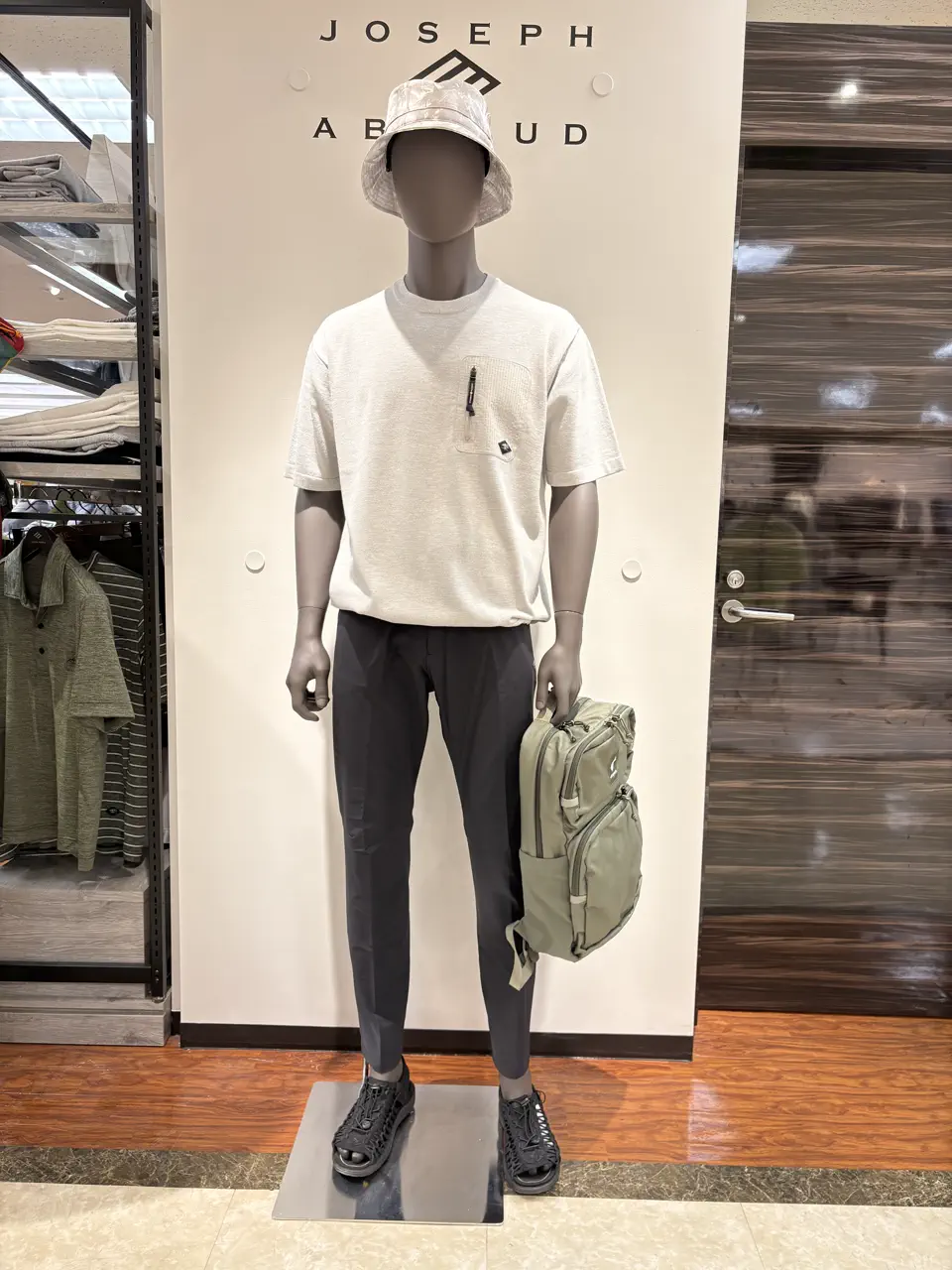  碇 コーディネート画像