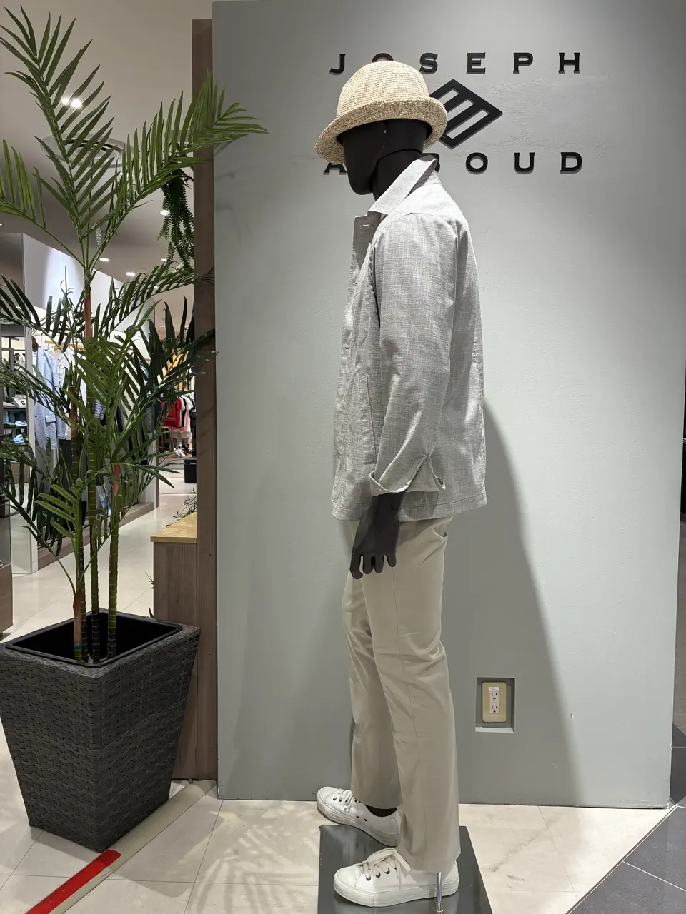 JOSEPH ABBOUD 伊津野 コーディネート画像