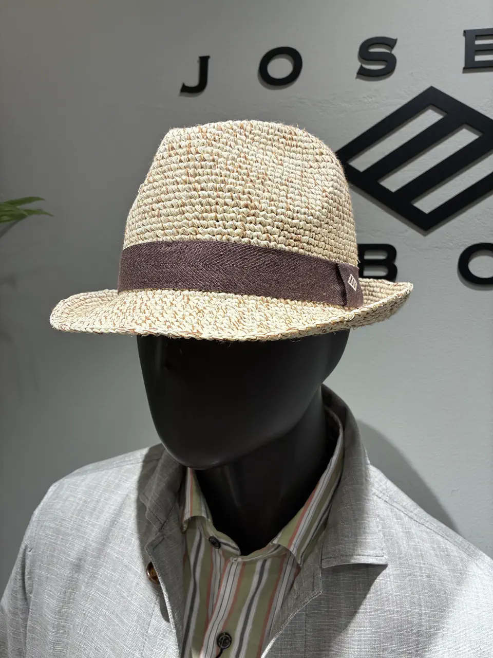 JOSEPH ABBOUD 伊津野 コーディネート画像
