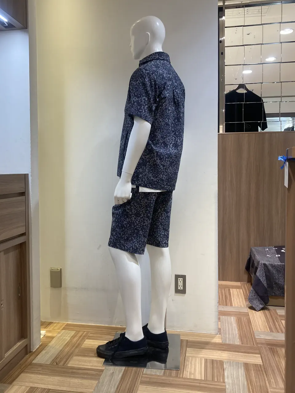 JOSEPH ABBOUD スタッフ コーディネート画像