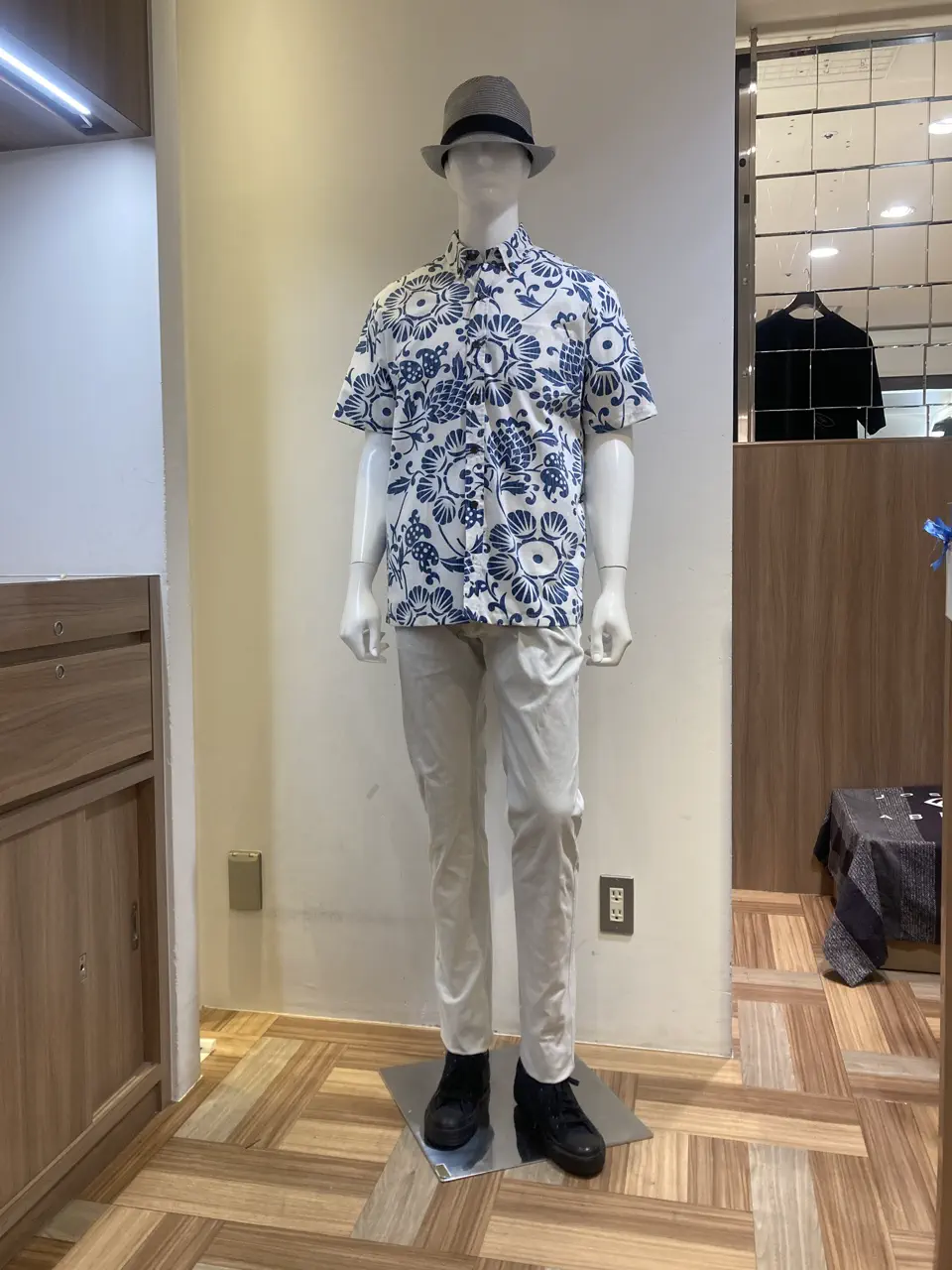 JOSEPH ABBOUD スタッフ コーディネート画像