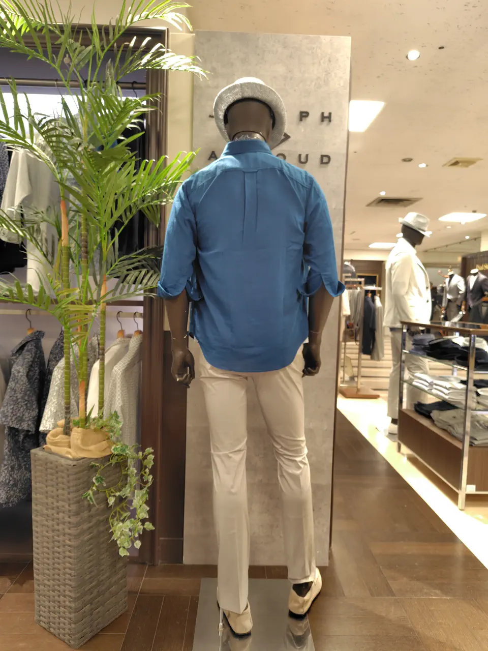 JOSEPH ABBOUD スタッフ コーディネート画像
