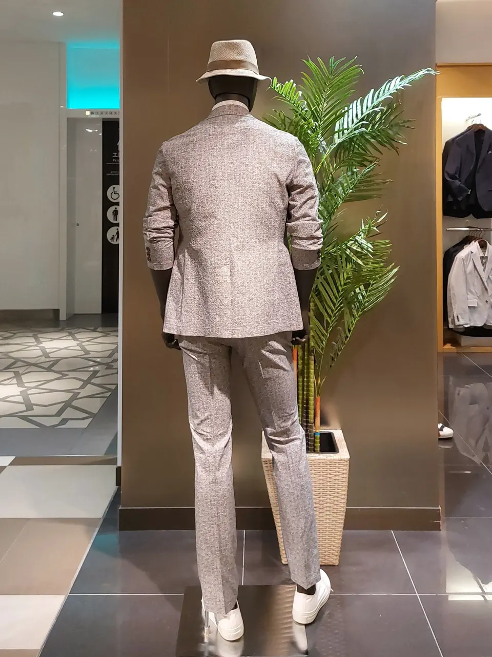JOSEPH ABBOUD 清水 コーディネート画像