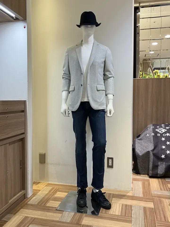 JOSEPH ABBOUD スタッフ コーディネート画像