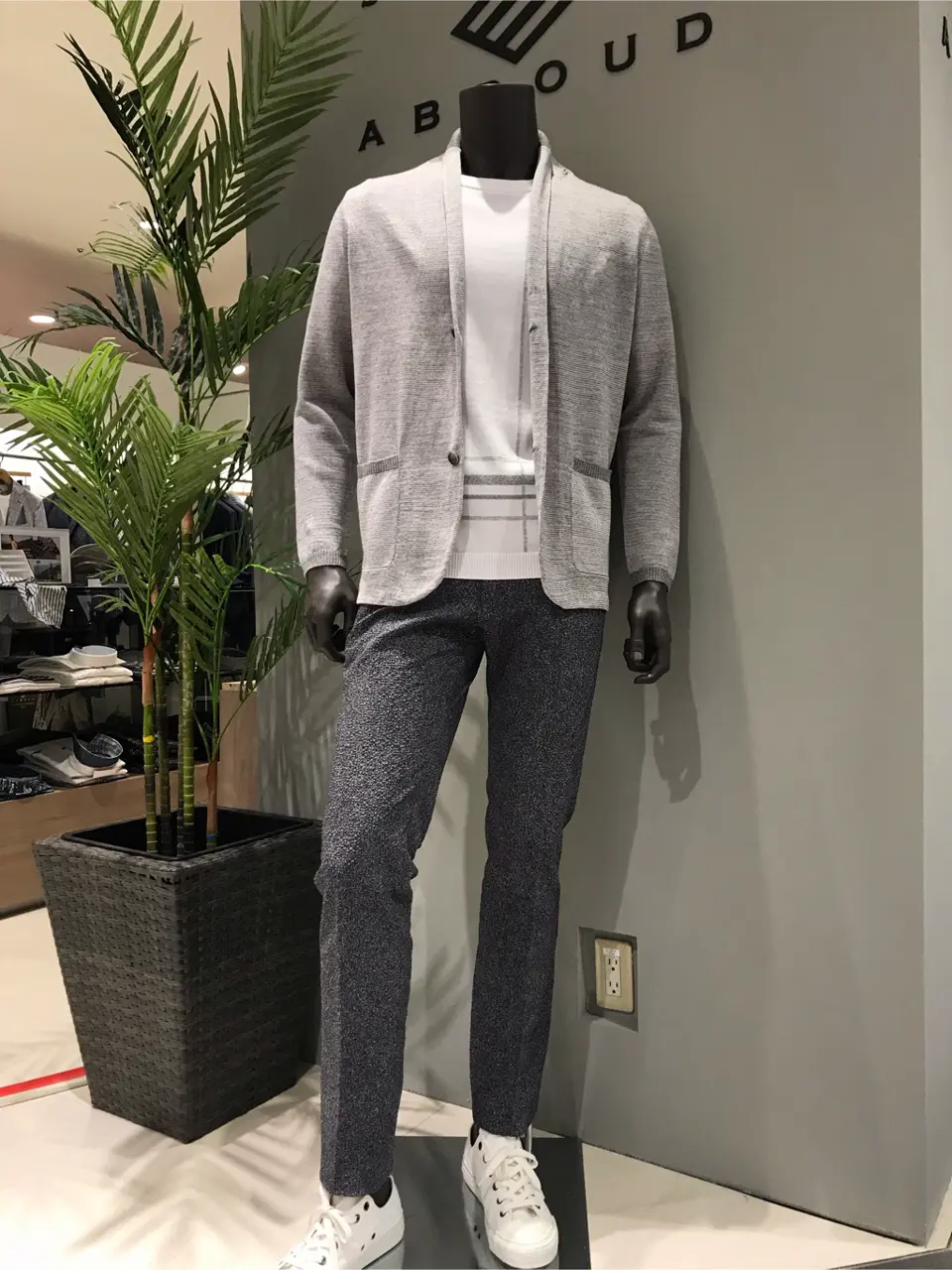 JOSEPH ABBOUD 伊津野 コーディネート画像