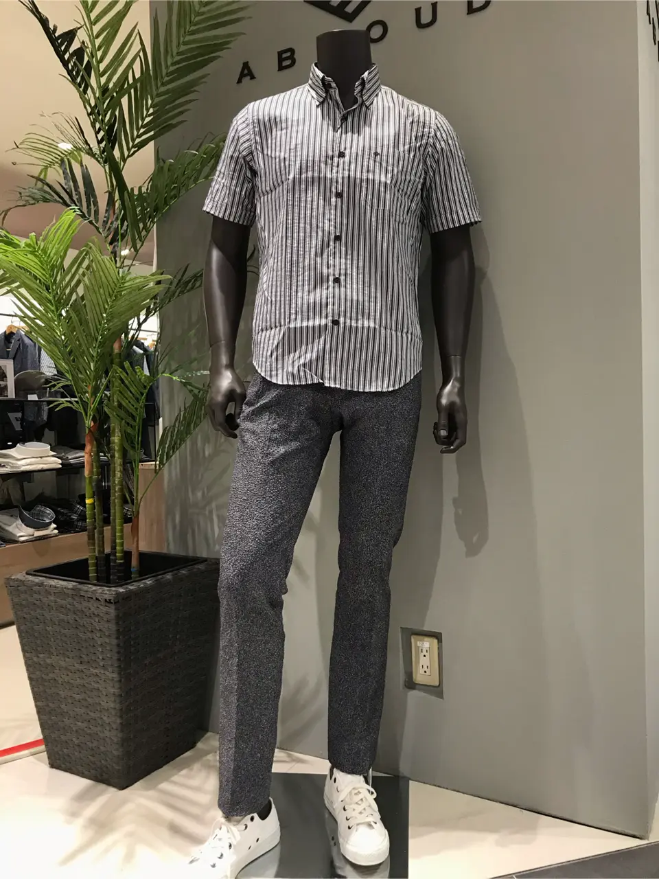 JOSEPH ABBOUD 伊津野 コーディネート画像