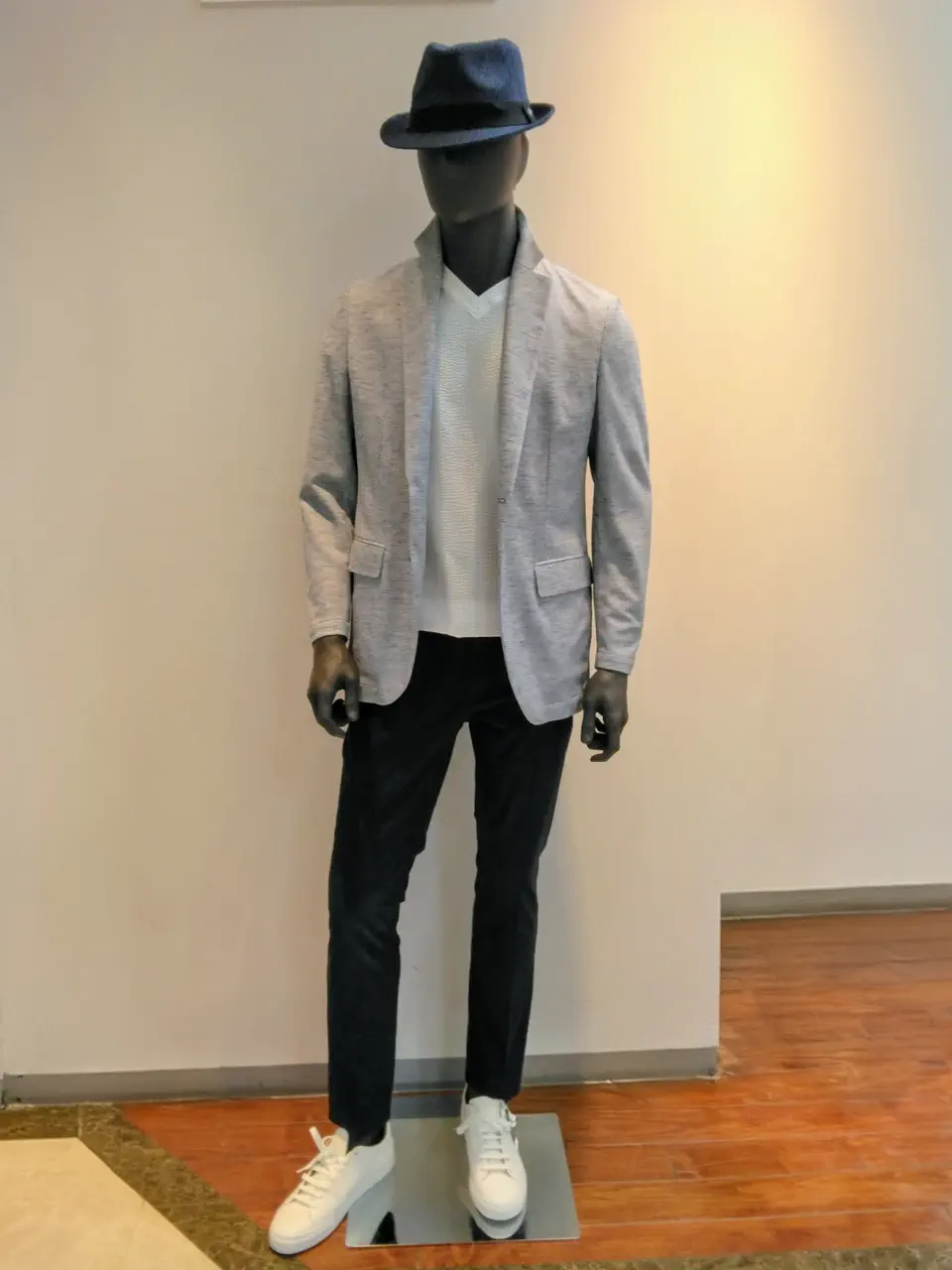 JOSEPH ABBOUD 　伊丹 コーディネート画像