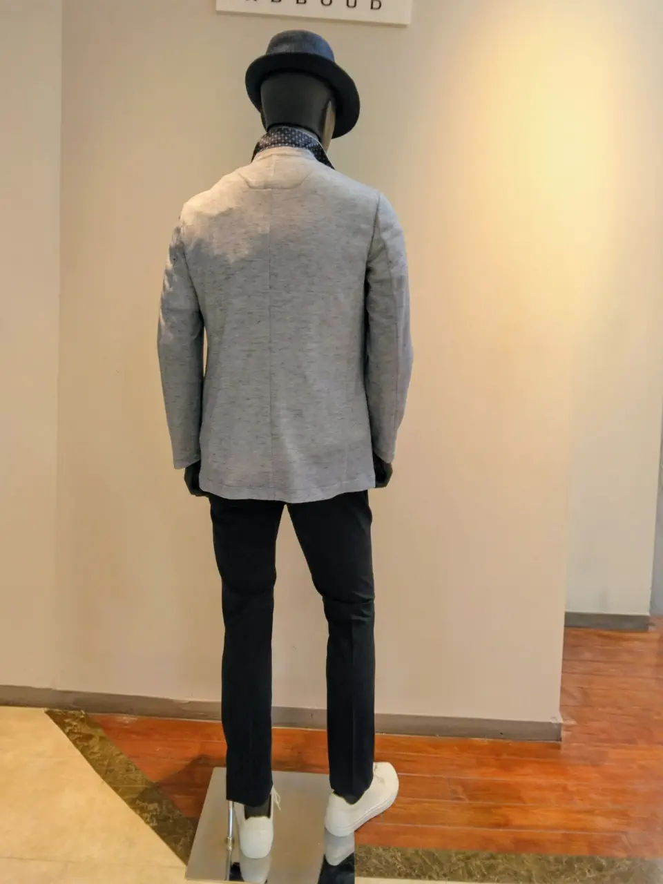 JOSEPH ABBOUD 　伊丹 コーディネート画像