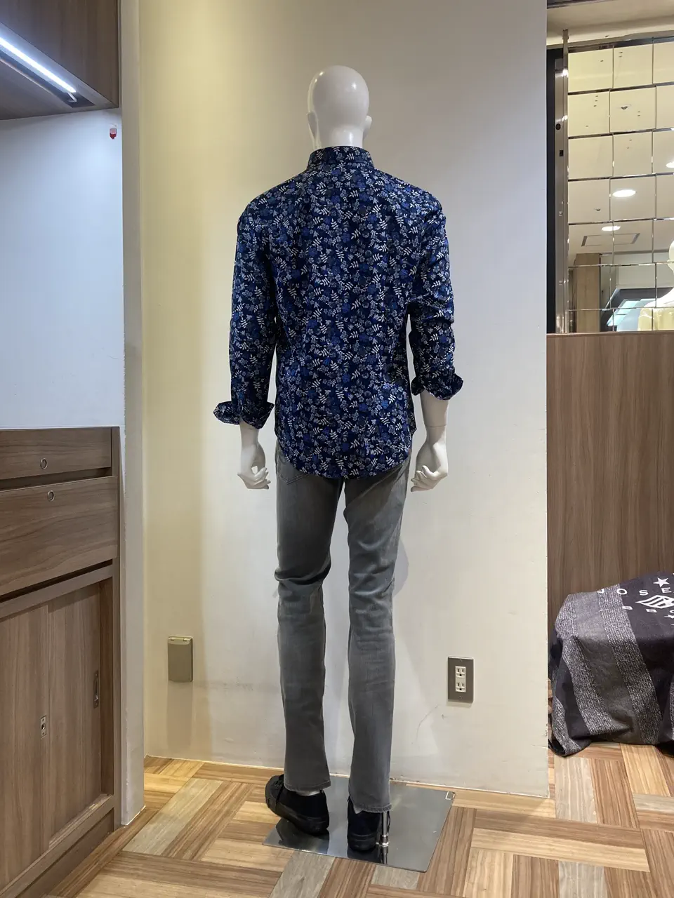 JOSEPH ABBOUD スタッフ コーディネート画像