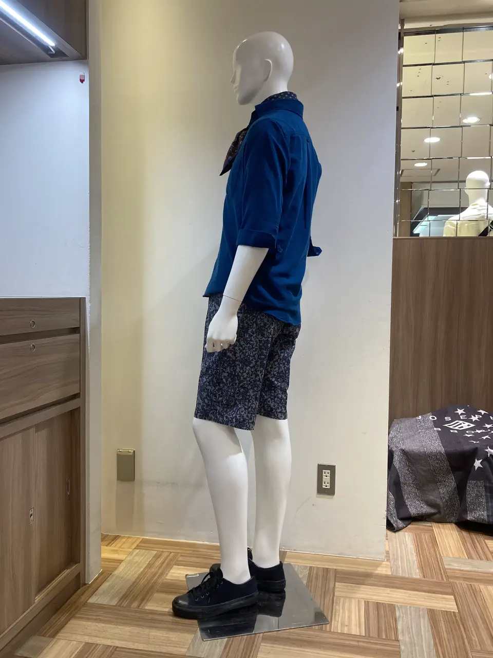 JOSEPH ABBOUD スタッフ コーディネート画像