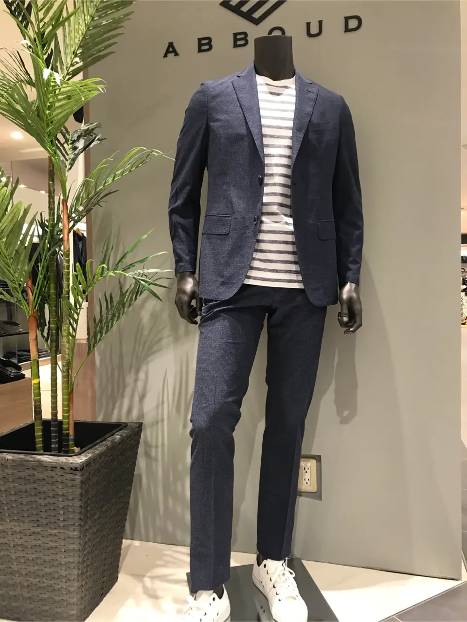 JOSEPH ABBOUD 伊津野 コーディネート画像