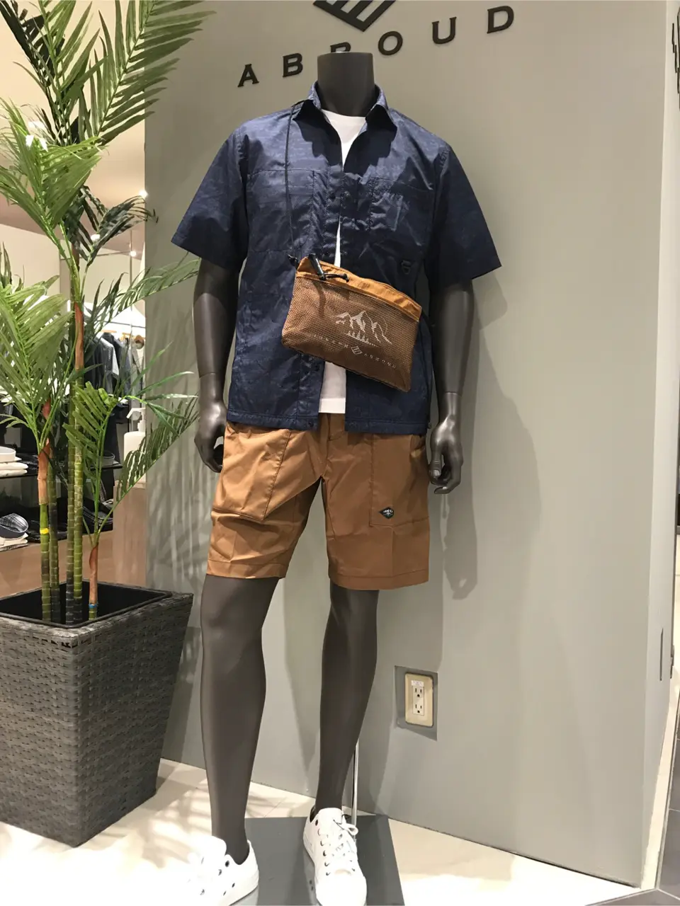 JOSEPH ABBOUD 伊津野 コーディネート画像