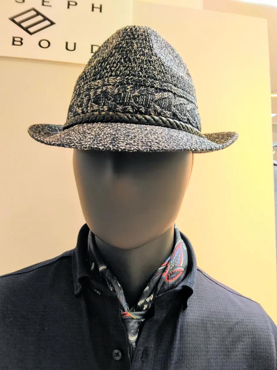 JOSEPH ABBOUD 　伊丹 コーディネート画像