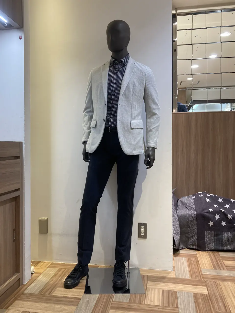 JOSEPH ABBOUD スタッフ コーディネート画像