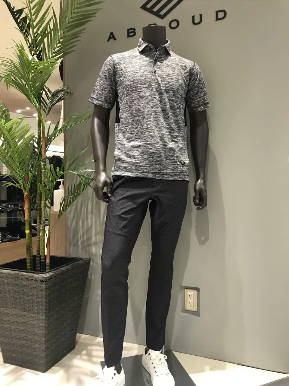 JOSEPH ABBOUD 伊津野 コーディネート画像