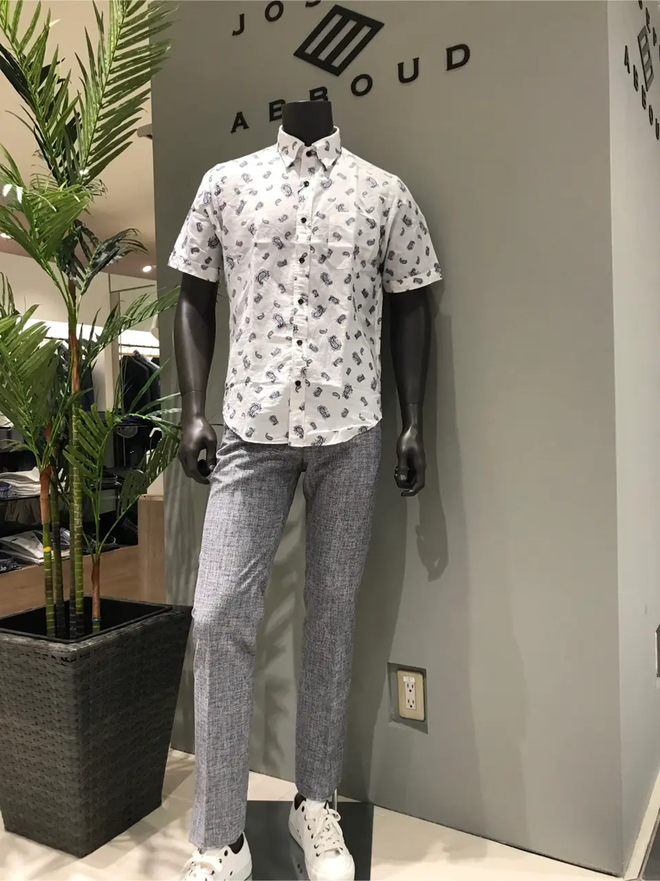 JOSEPH ABBOUD 伊津野 コーディネート画像