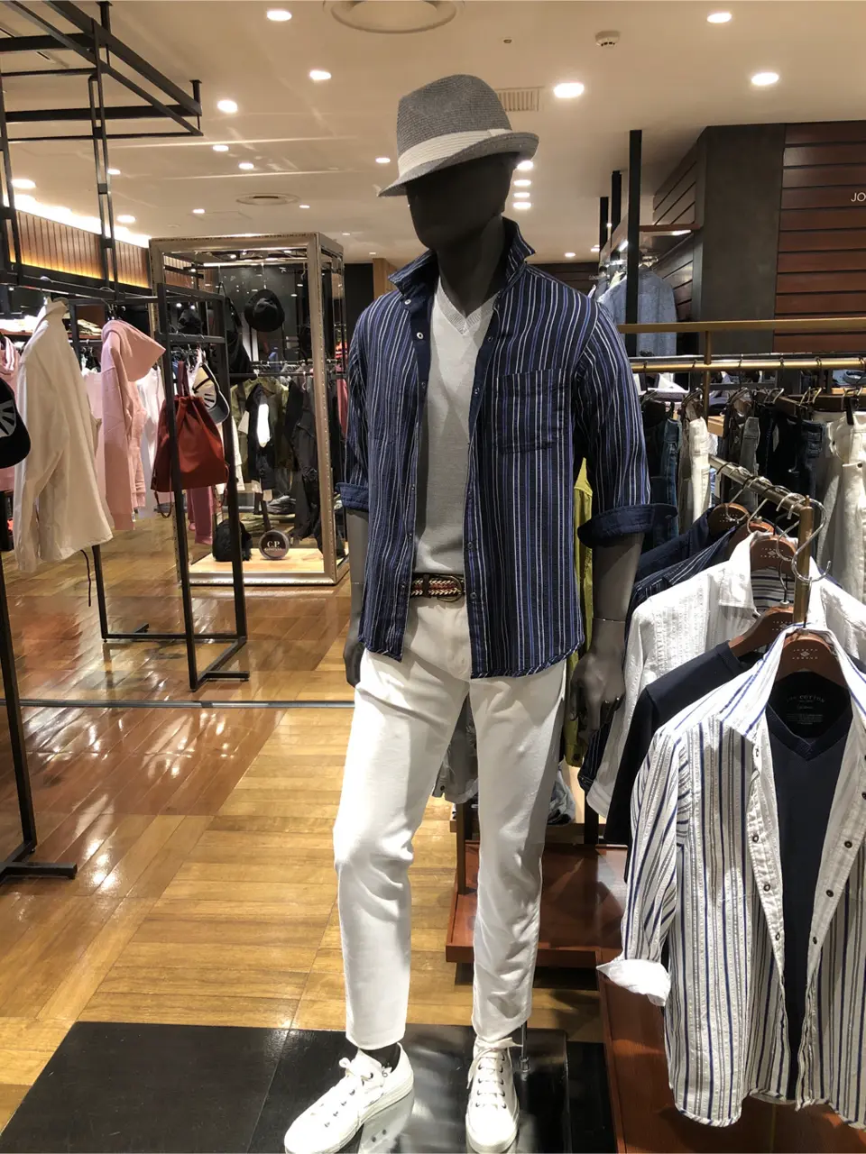 JOSEPH ABBOUD 新林 コーディネート画像