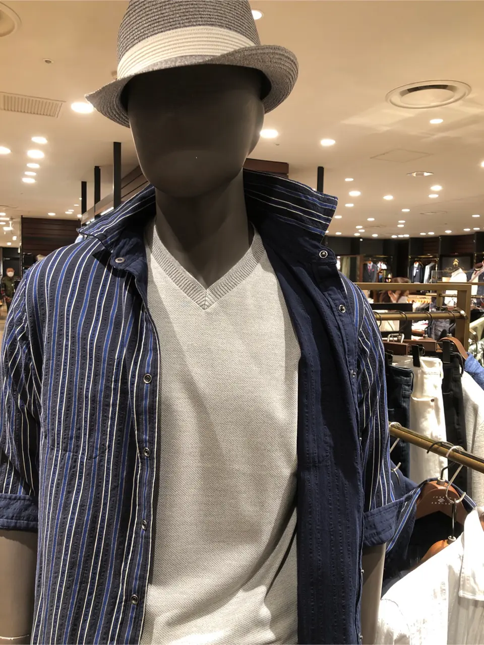 JOSEPH ABBOUD 新林 コーディネート画像