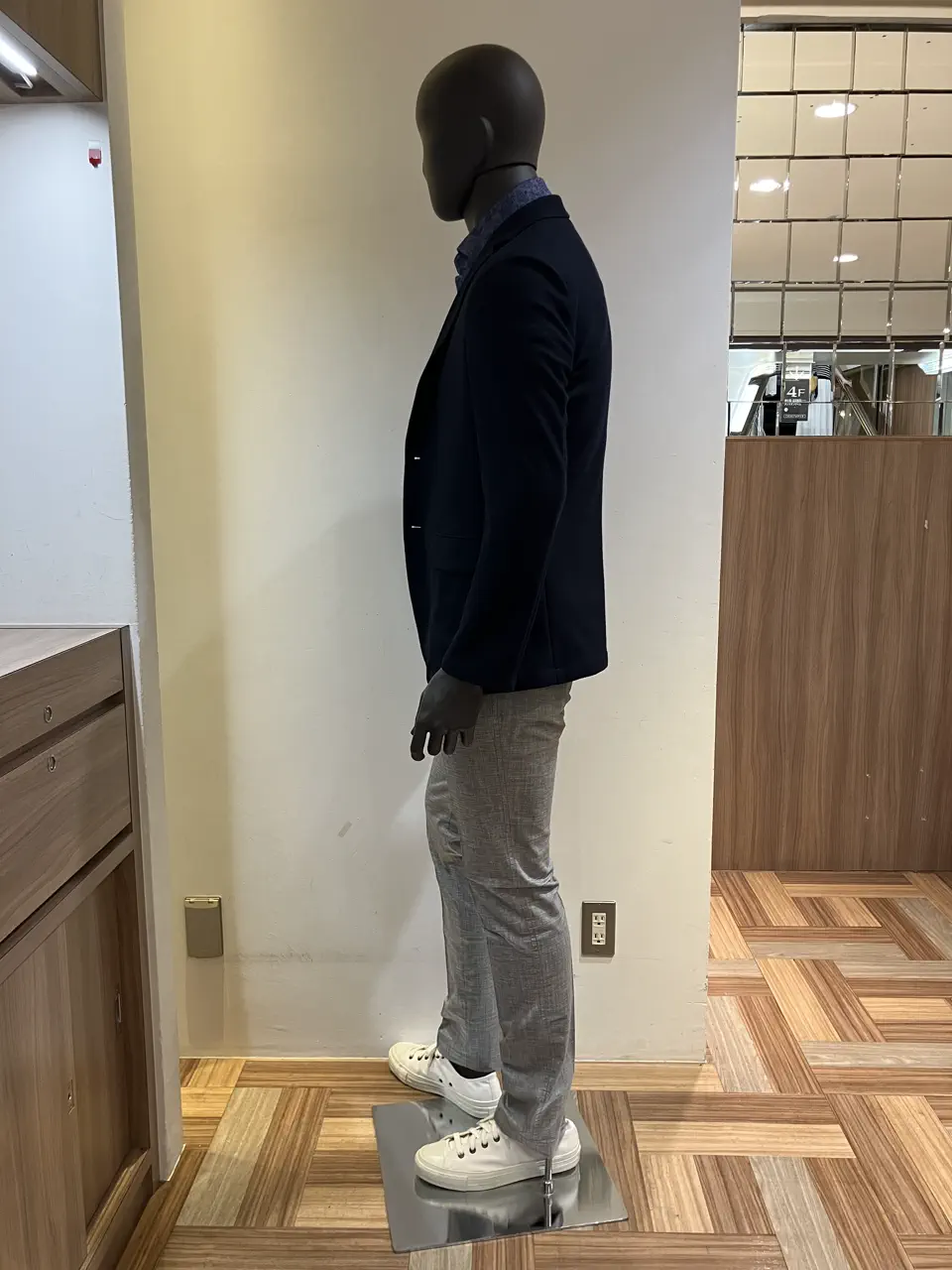 JOSEPH ABBOUD 小城 コーディネート画像