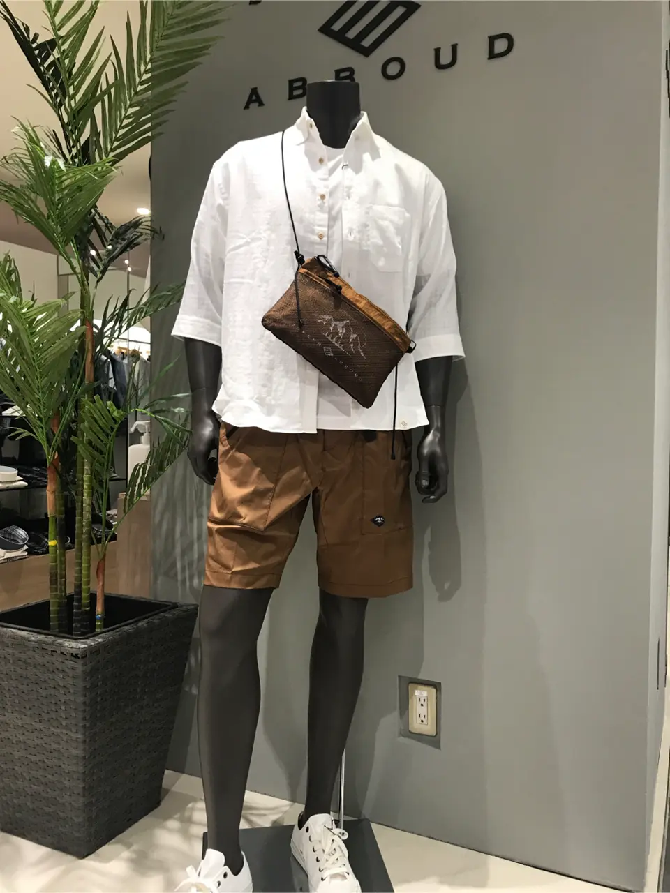 JOSEPH ABBOUD 伊津野 コーディネート画像