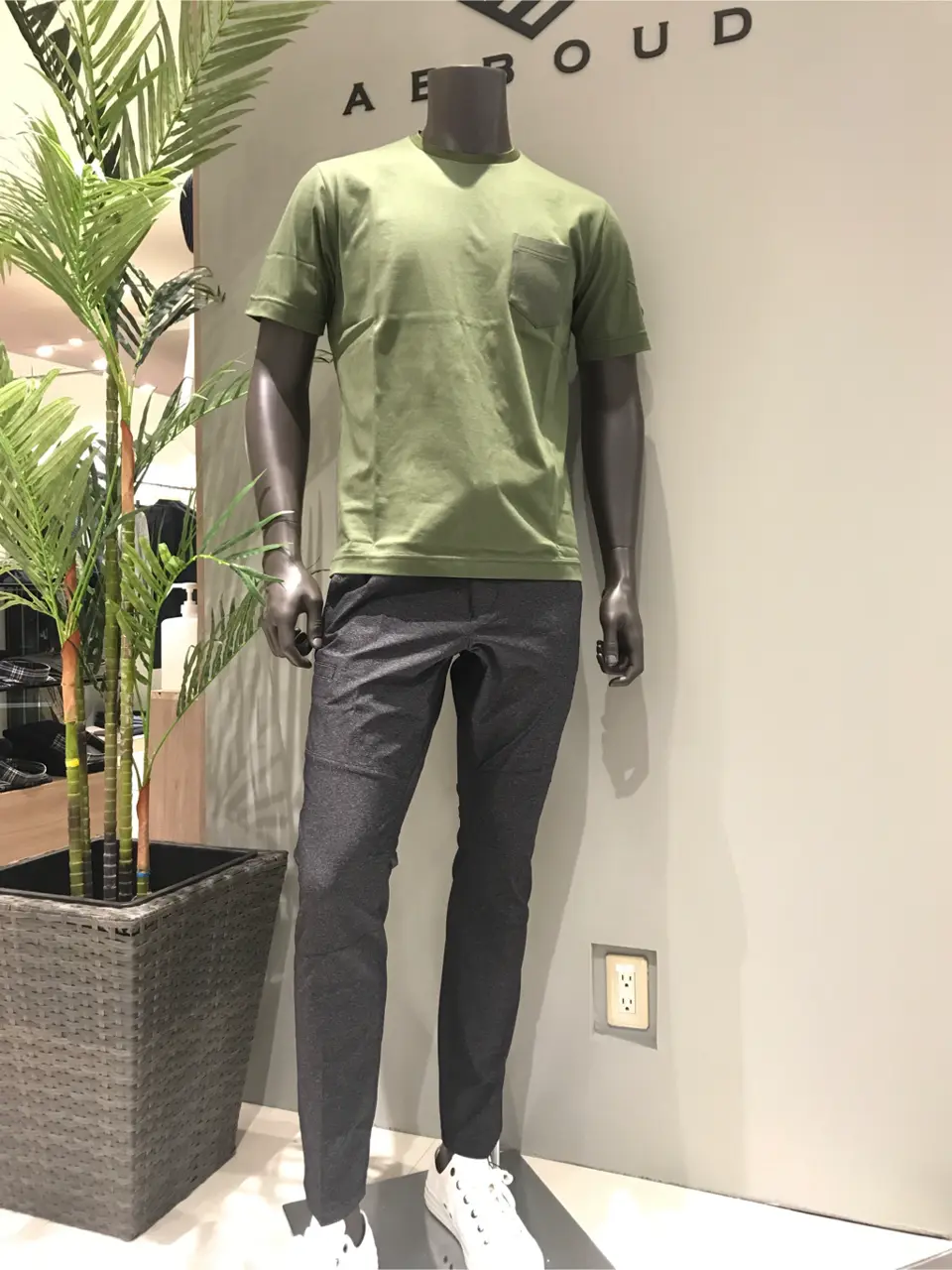 JOSEPH ABBOUD 伊津野 コーディネート画像