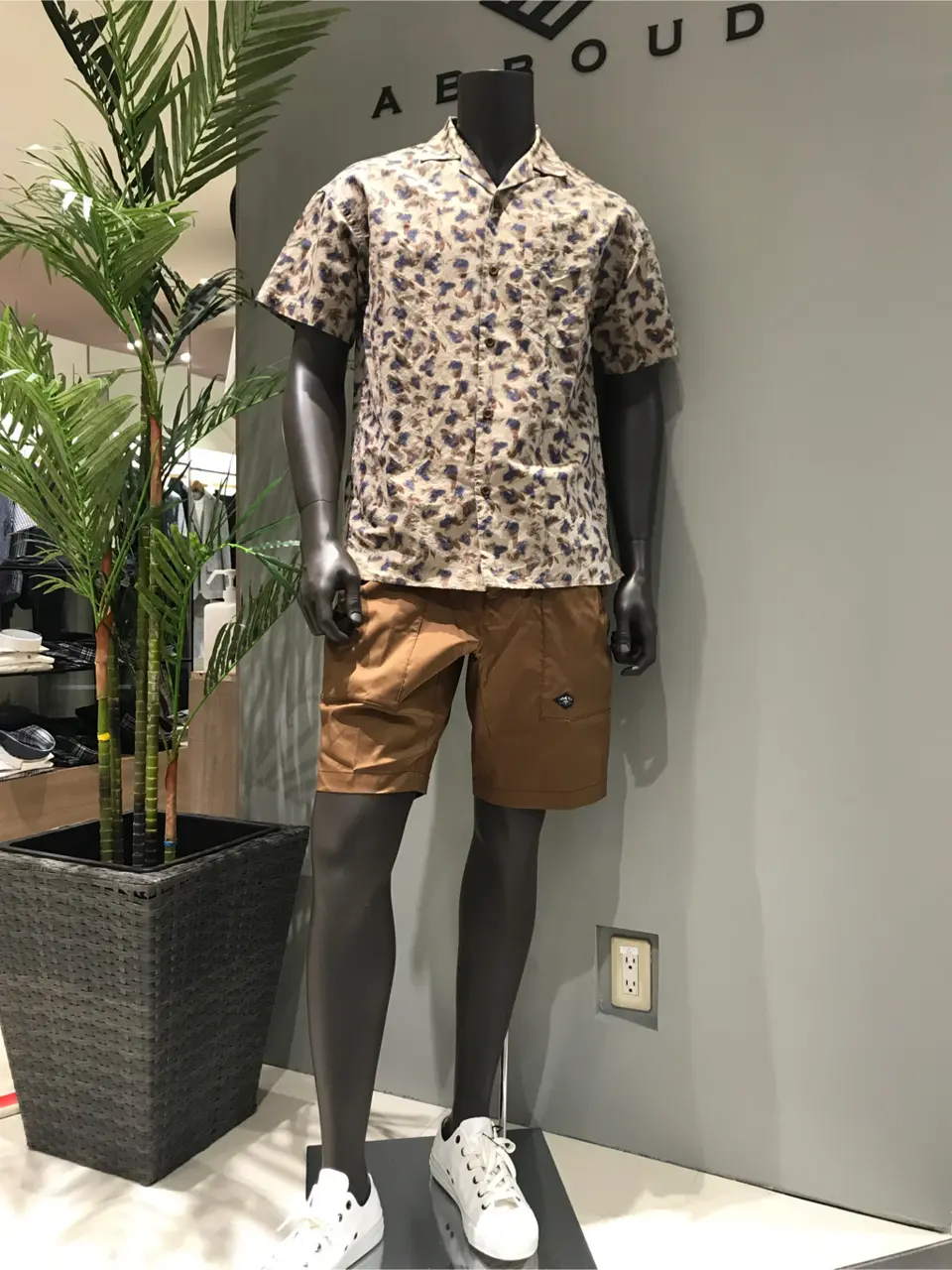 JOSEPH ABBOUD 伊津野 コーディネート画像