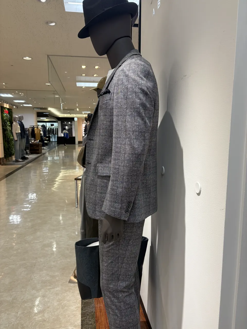 JOSEPH ABBOUD 坪井 コーディネート画像