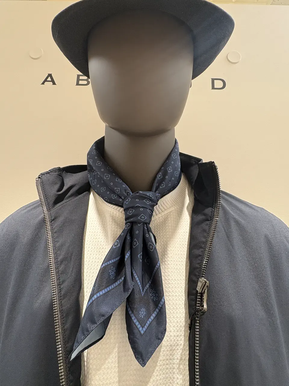 JOSEPH ABBOUD 坪井 コーディネート画像