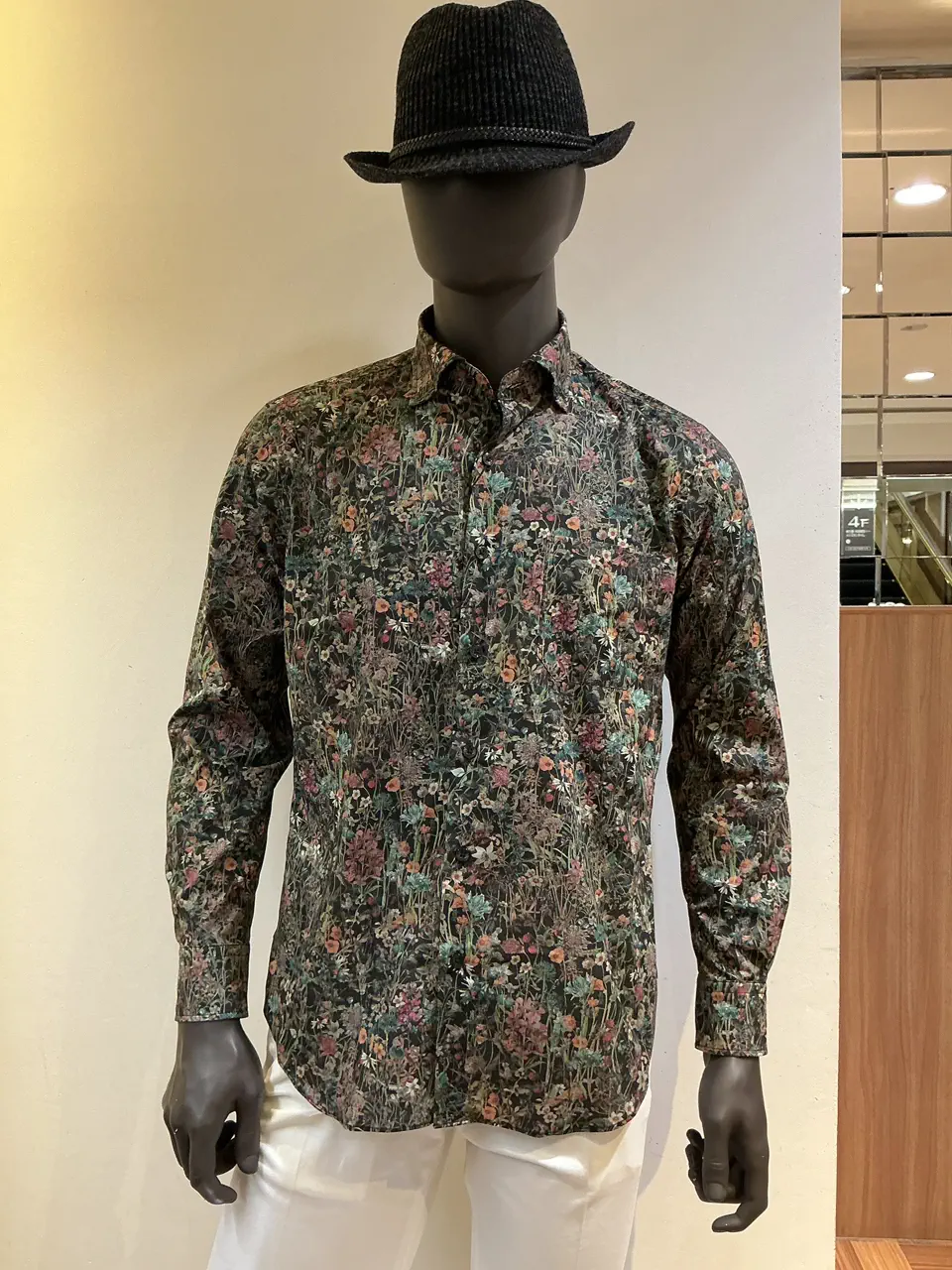 JOSEPH ABBOUD 小城 コーディネート画像