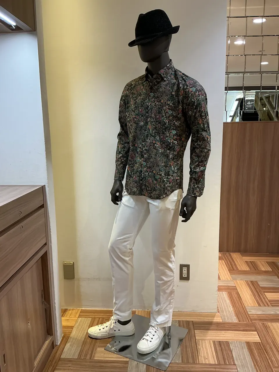 JOSEPH ABBOUD 小城 コーディネート画像