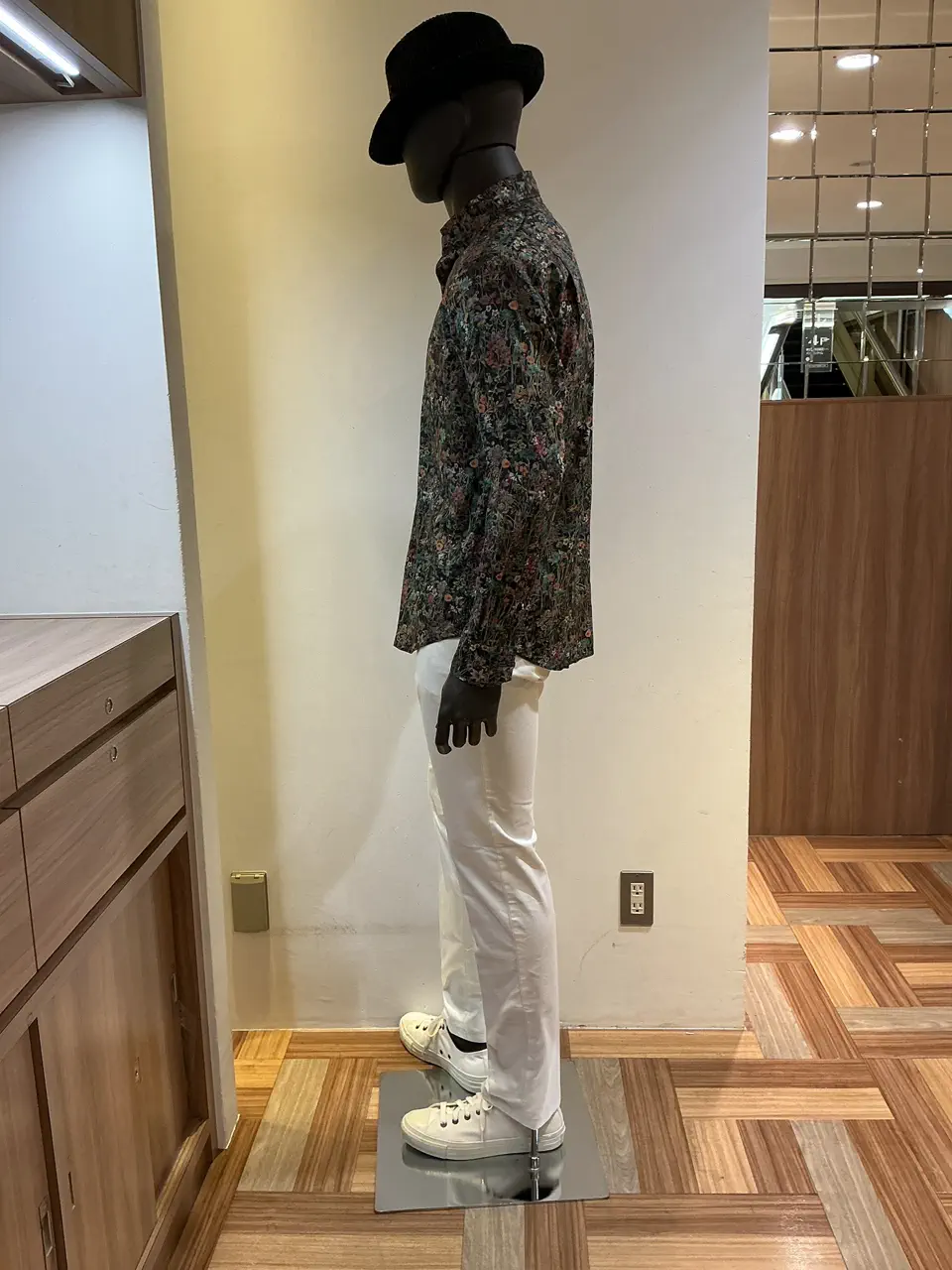 JOSEPH ABBOUD 小城 コーディネート画像