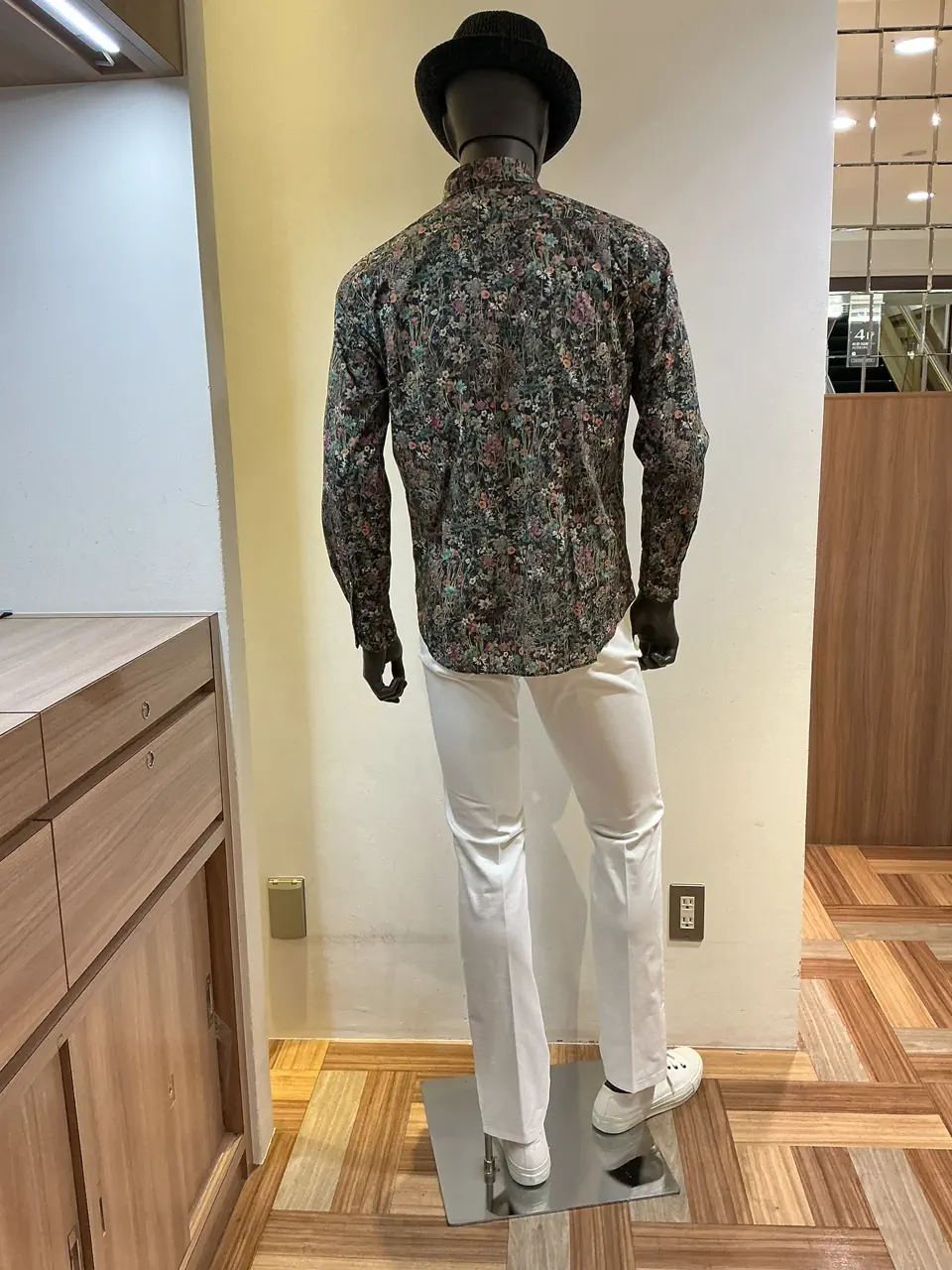 JOSEPH ABBOUD 小城 コーディネート画像