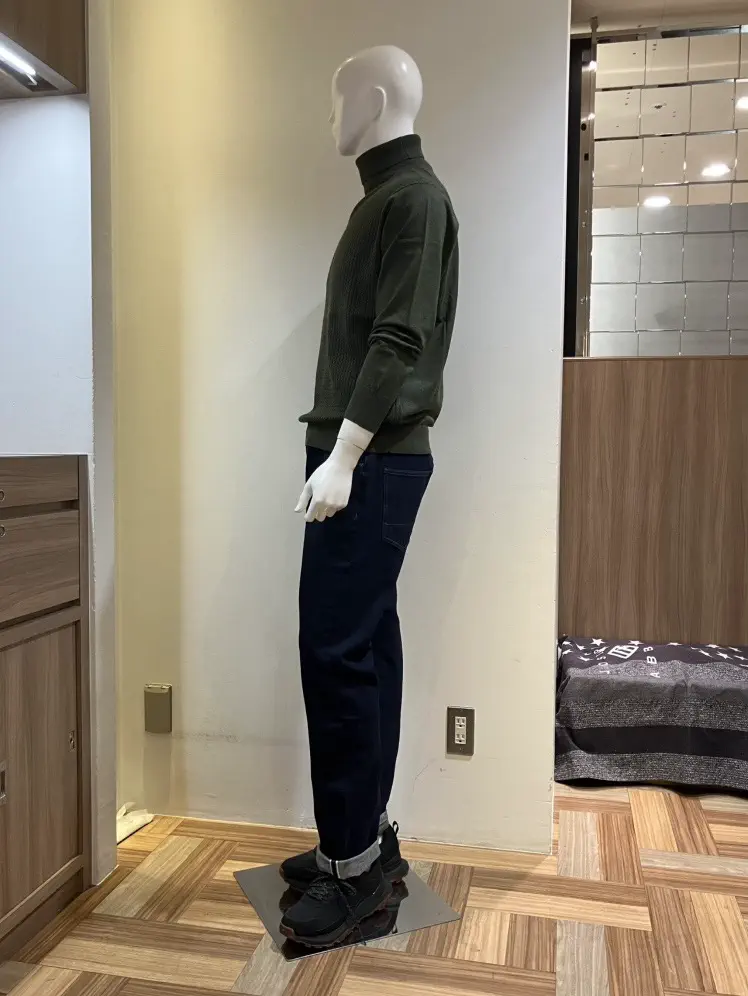 JOSEPH ABBOUD スタッフ コーディネート画像