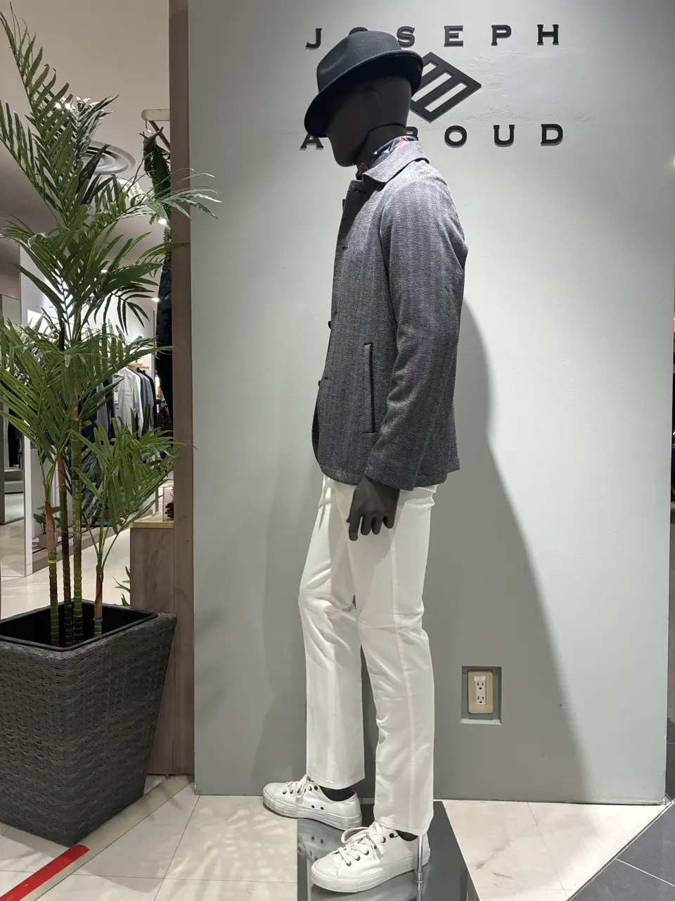 JOSEPH ABBOUD 伊津野 コーディネート画像