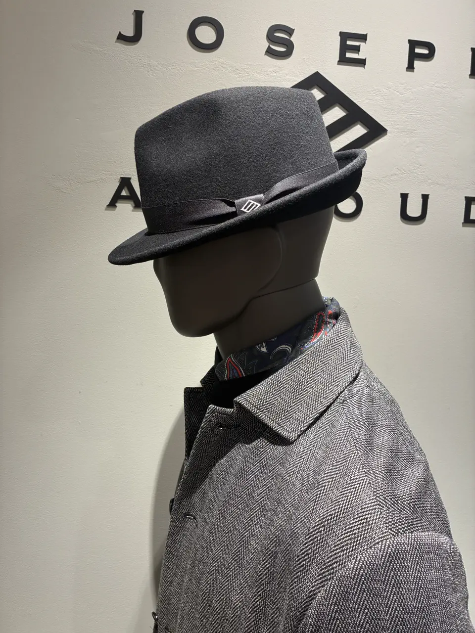JOSEPH ABBOUD 伊津野 コーディネート画像