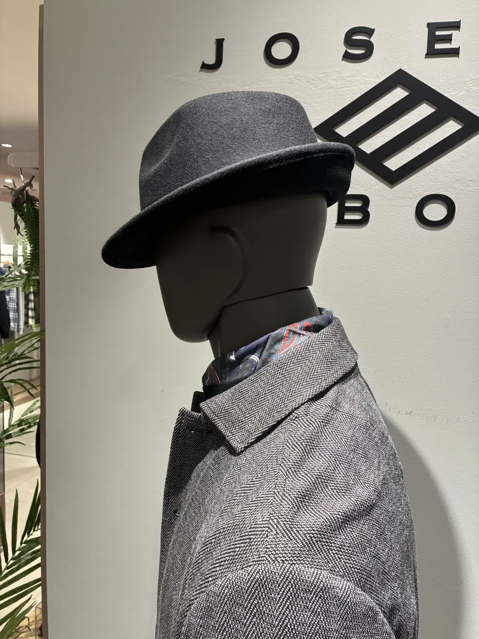 JOSEPH ABBOUD 伊津野 コーディネート画像