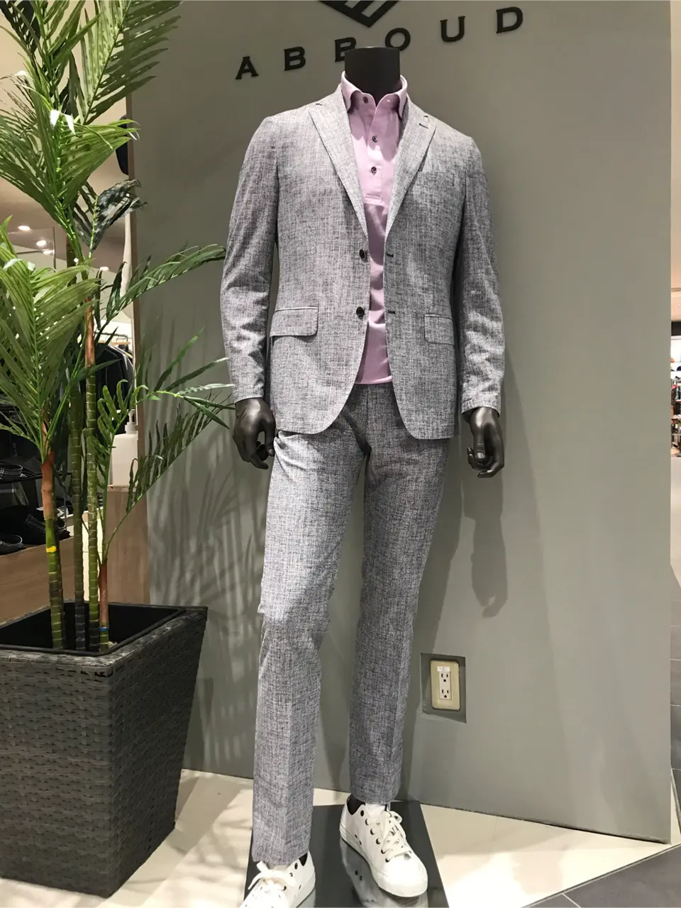 JOSEPH ABBOUD 伊津野 コーディネート画像