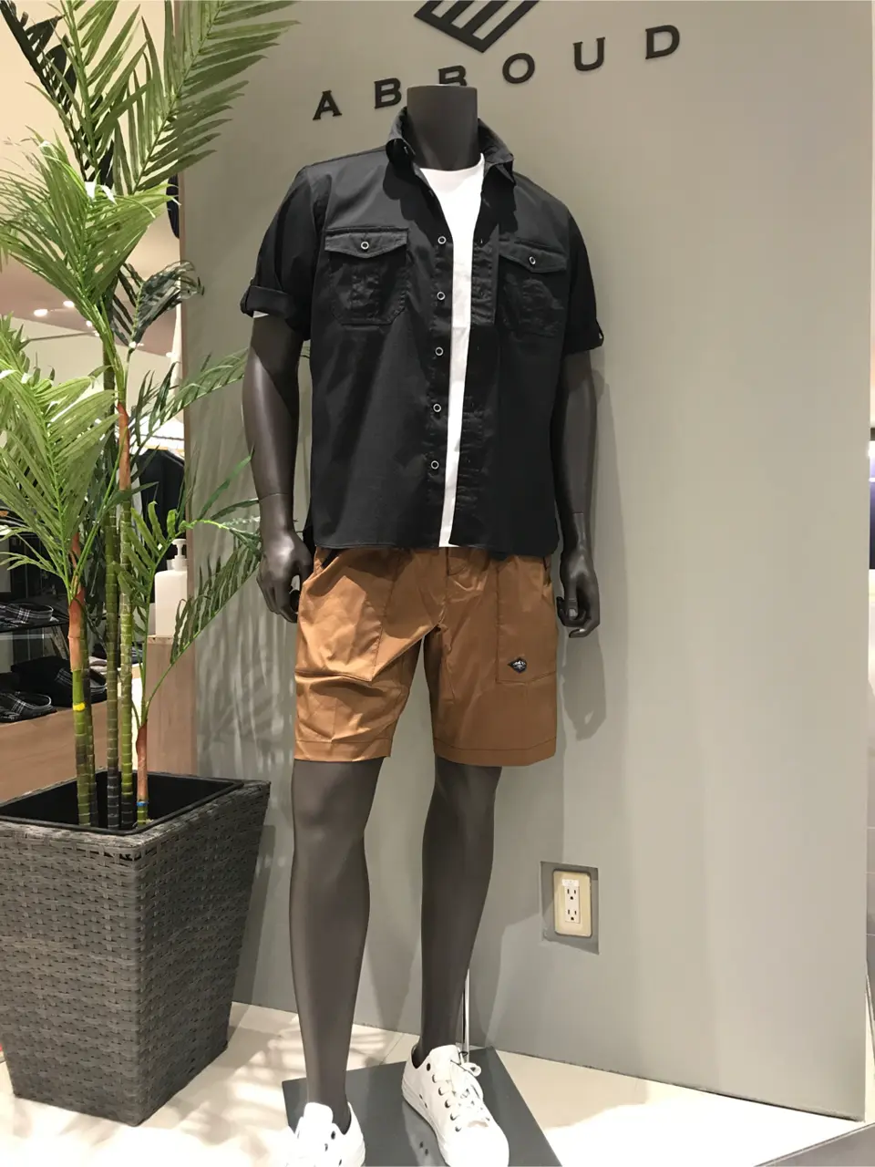 JOSEPH ABBOUD 伊津野 コーディネート画像