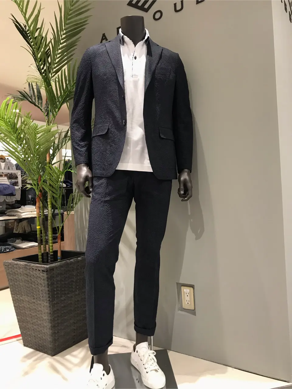 JOSEPH ABBOUD 伊津野 コーディネート画像