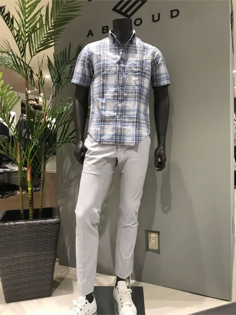 JOSEPH ABBOUD 伊津野 コーディネート画像