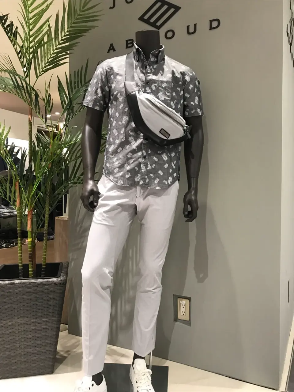 JOSEPH ABBOUD 伊津野 コーディネート画像