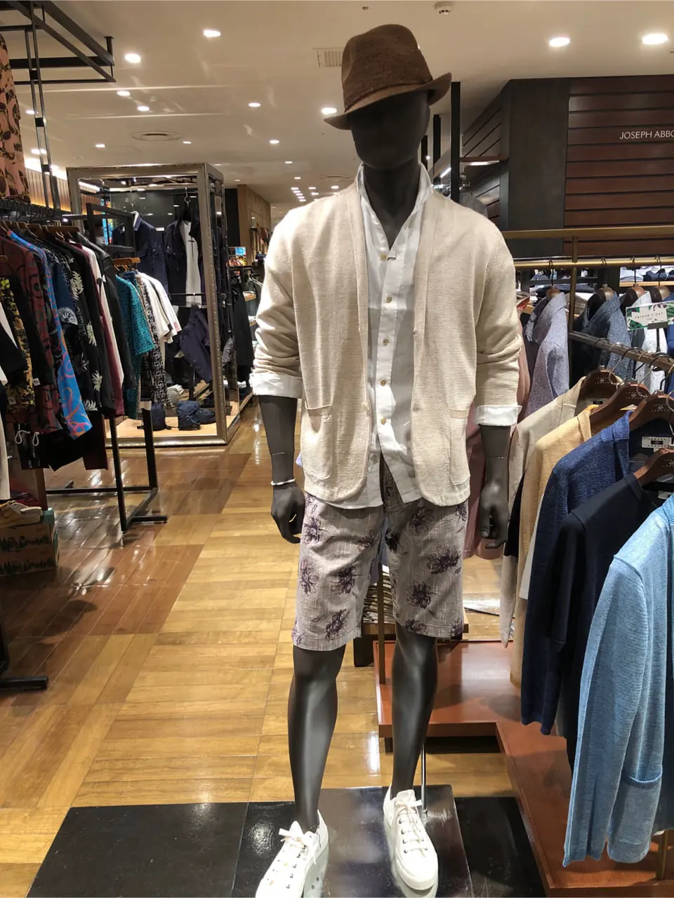 JOSEPH ABBOUD 新林 コーディネート画像