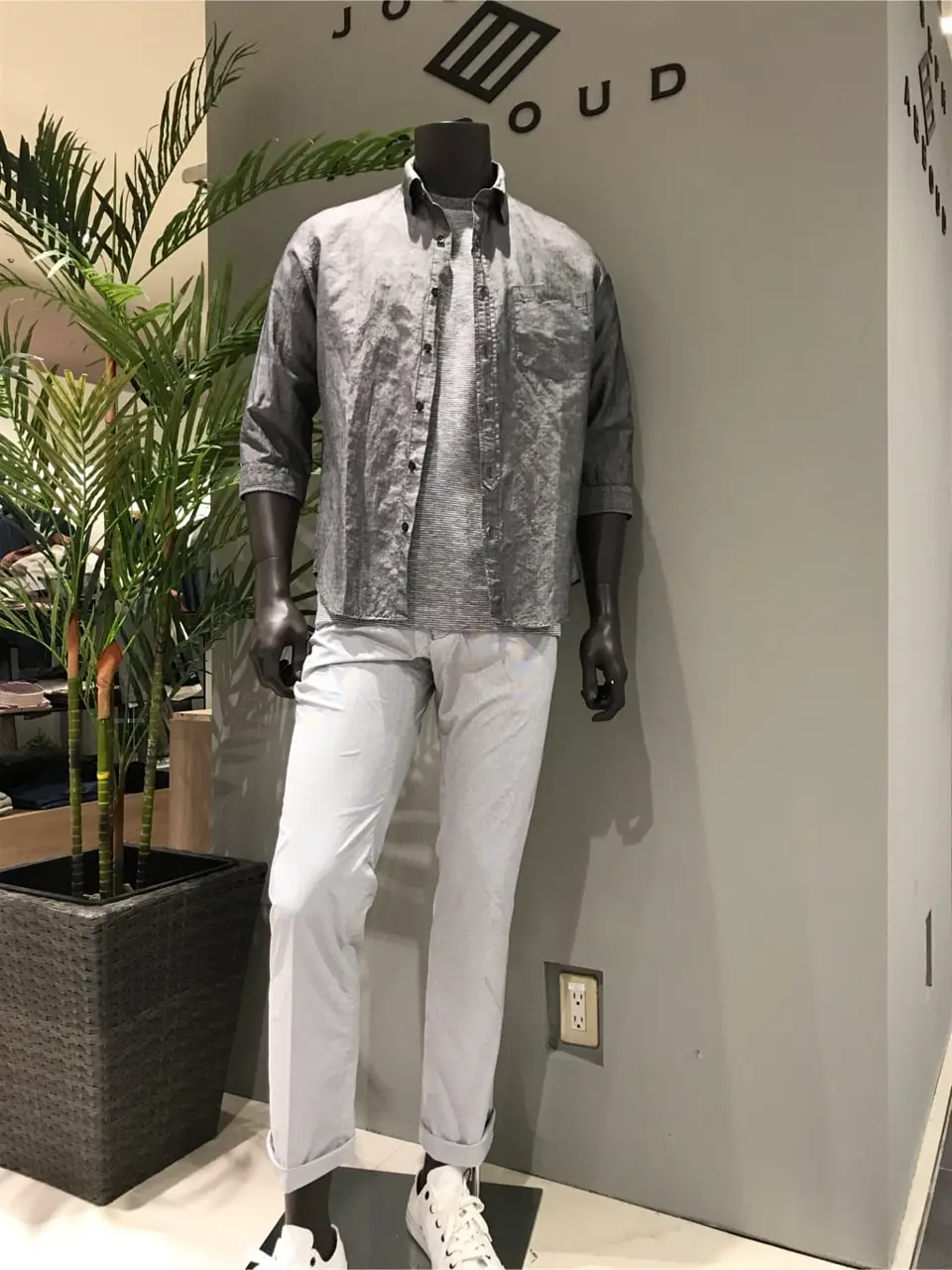 JOSEPH ABBOUD 伊津野 コーディネート画像