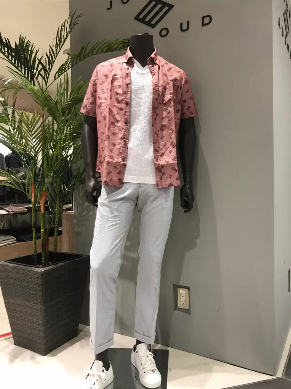 JOSEPH ABBOUD 伊津野 コーディネート画像