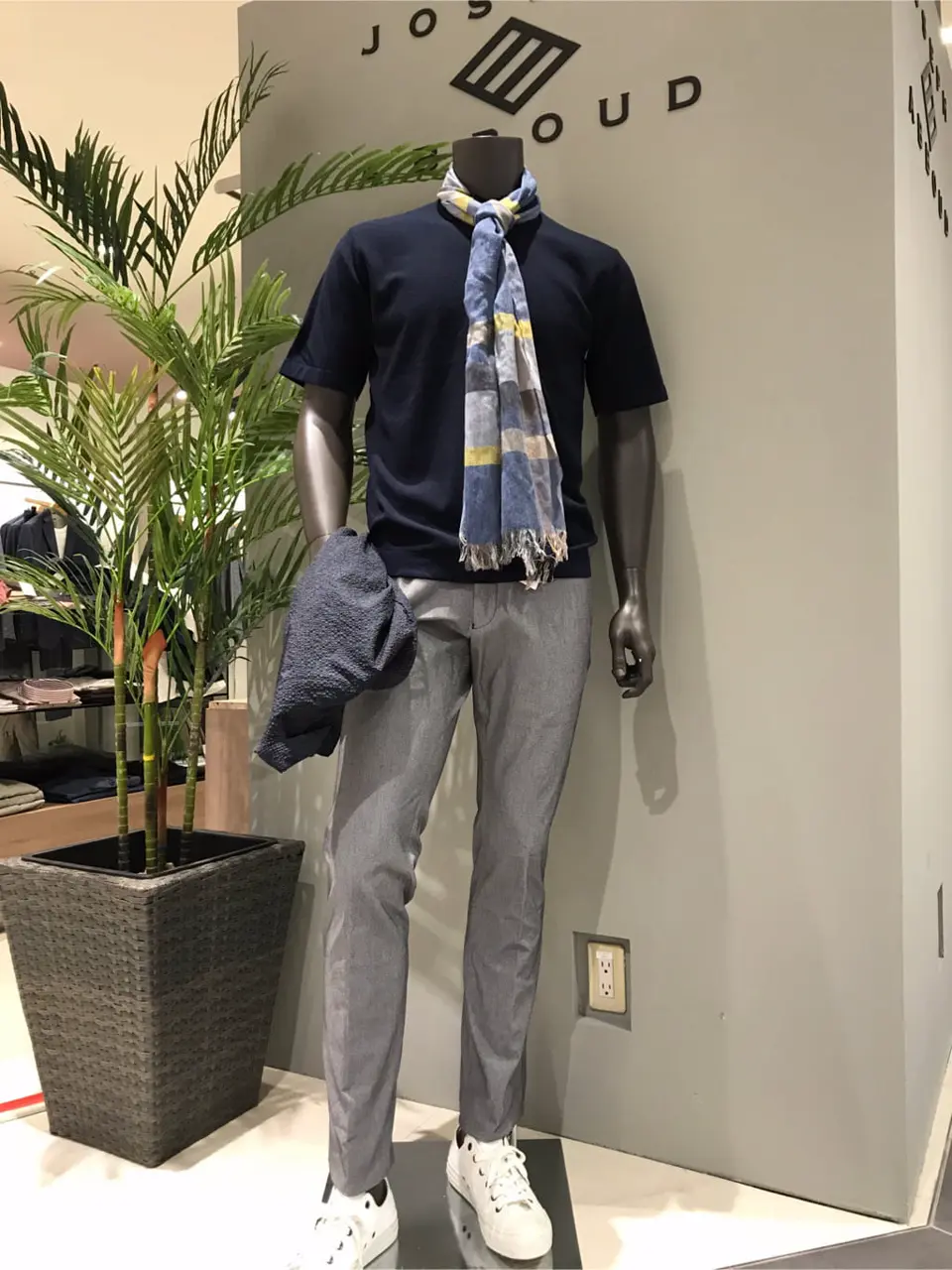 JOSEPH ABBOUD 伊津野 コーディネート画像