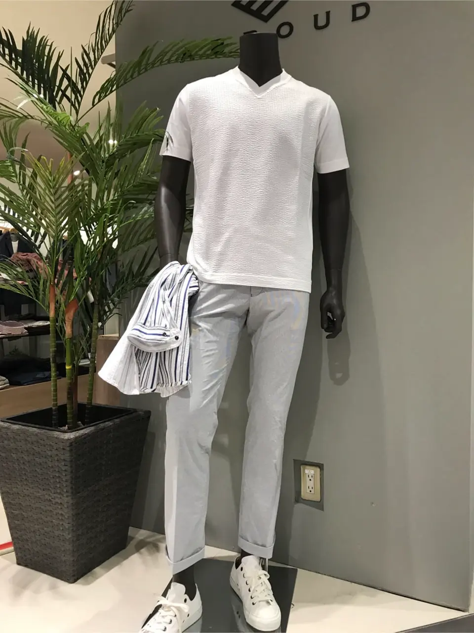 JOSEPH ABBOUD 伊津野 コーディネート画像